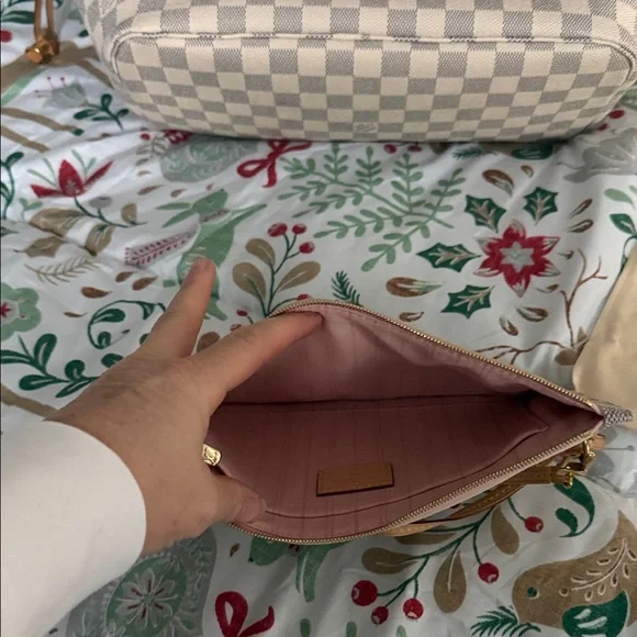 Louis Vuitton Damier Azur Tote - Cream and Tan - Picture 3 of 10